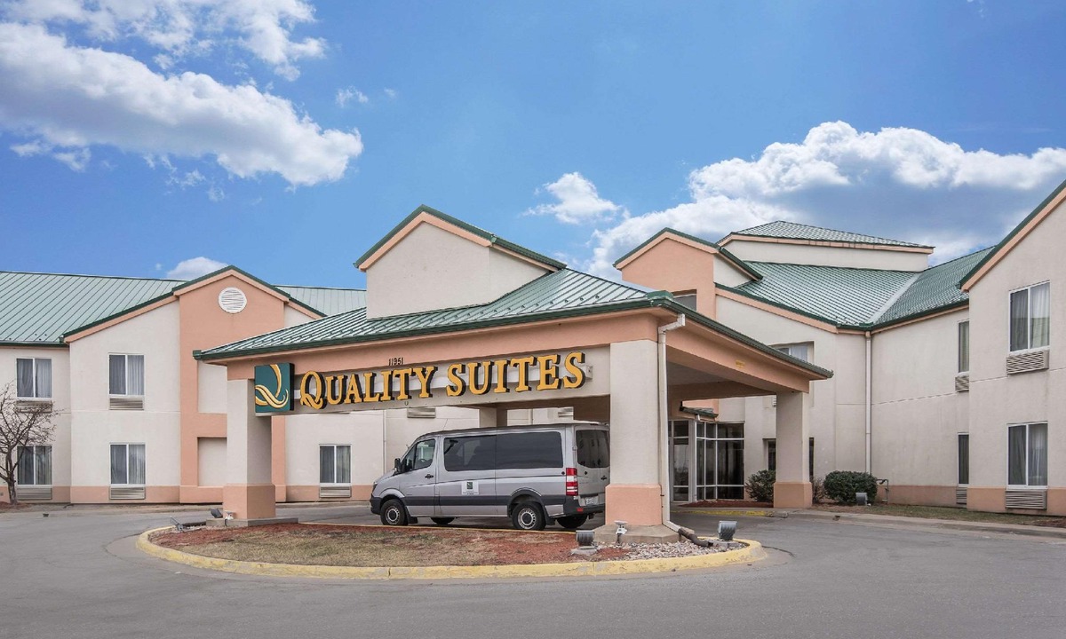Waldron Hotel | Quality Suites Kansas City International Airport