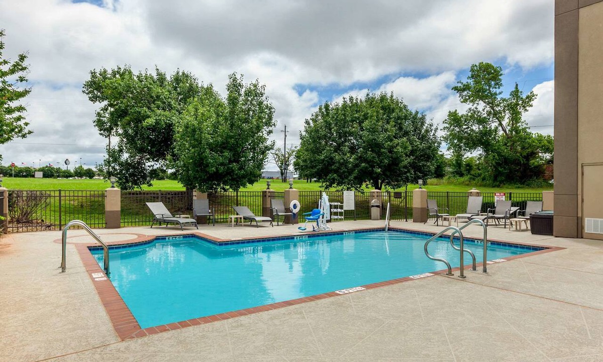 Sherman Hotel | Quality Suites Sherman