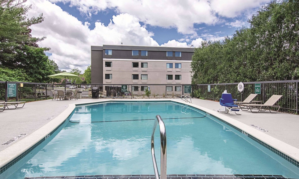 Portland Hotel | Queen Comfort Room, La Quinta Wyndham, Breakfast Included, Close to Downtown