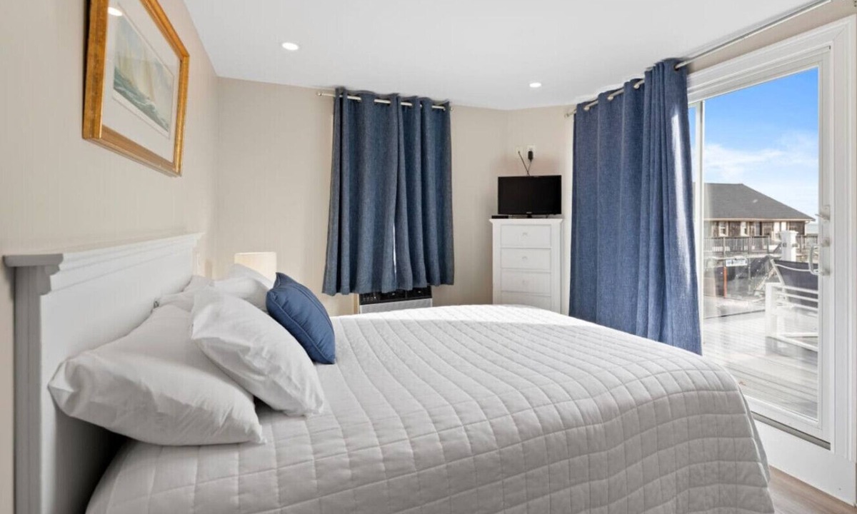 Falmouth Heights Condo | Queen Studio w/Private Ocean-View Deck (309)
