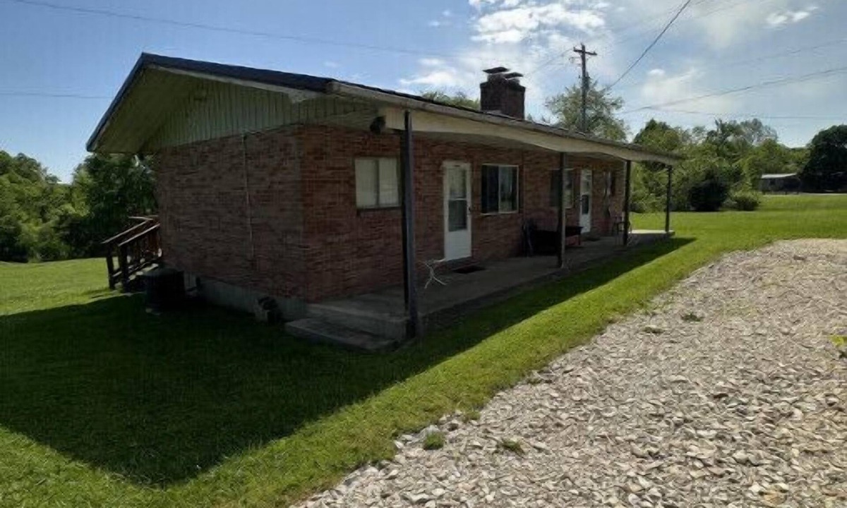 Glouster Cottage | Quiet Cottage located in the heart of Burr Oak State Park - #4