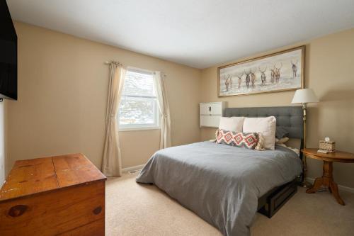 South Russell Apartment | Quiet Guest Space with Hot Tub, Laundry, and Gym