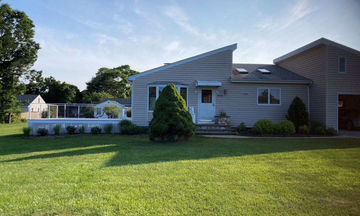East Marion House | Quiet Oasis Near Greenport with Views of Lavendar Farm walk to Beach