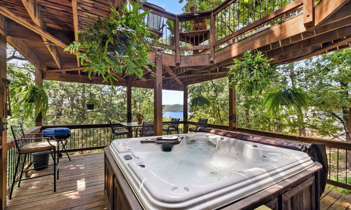 Sylvan Shores Apartment | Quiet, Private, Relaxing, With HOT TUB and Adventures