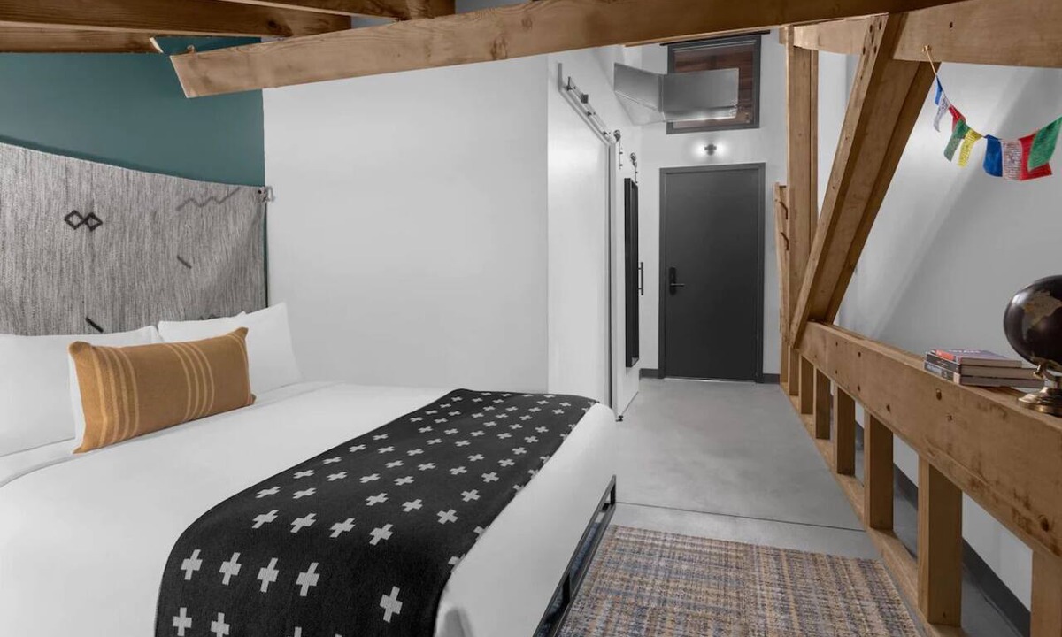 People's Freeway Hotel | Rafter Room at evo Hotel, Free Parking, Dogs are Welcome!