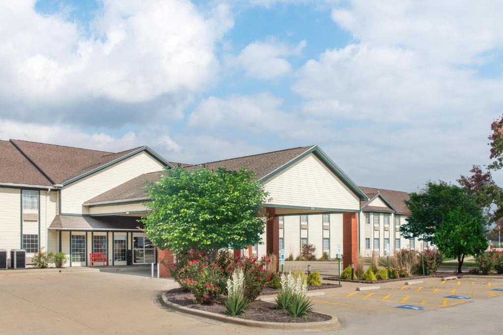 Springfield Hotel | Ramada by Wyndham Springfield North