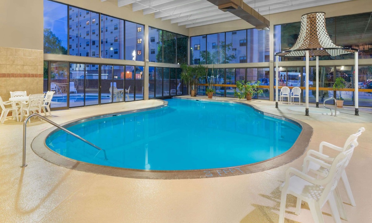 Paintsville Hotel | Ramada Hotel & Conference Center by Wyndham Paintsville