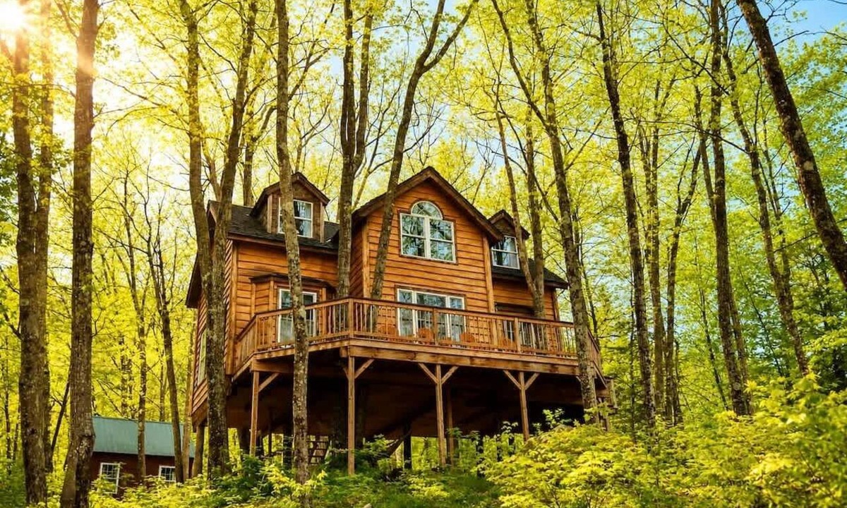 Stoneham House | Real Treehouse Adventure | Rustic meets Luxury