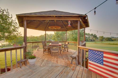 Custer County House | Red Bluff Inn & Retreat w/Entire Ranch on Lake!
