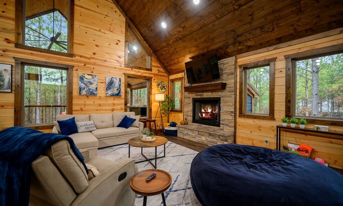 Pickens Cabin | Red Fern Cabin | cozy couples cabin | hot tub