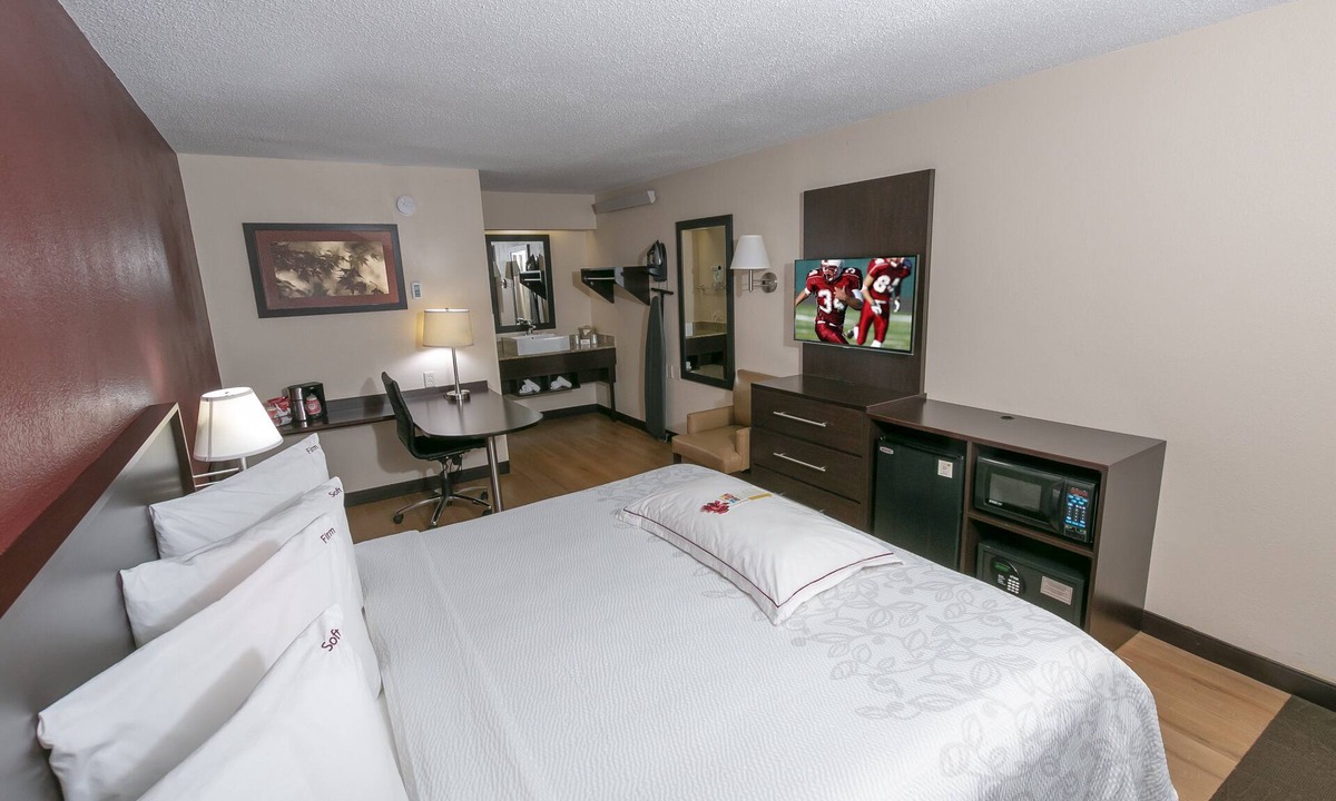 Framingham Hotel | Red Roof Inn PLUS+ Boston - Framingham