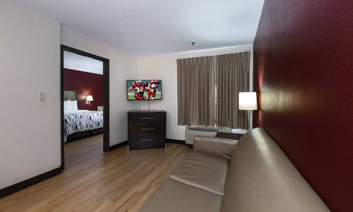 Dover Hotel | Red Roof Inn & Suites Dover Downtown