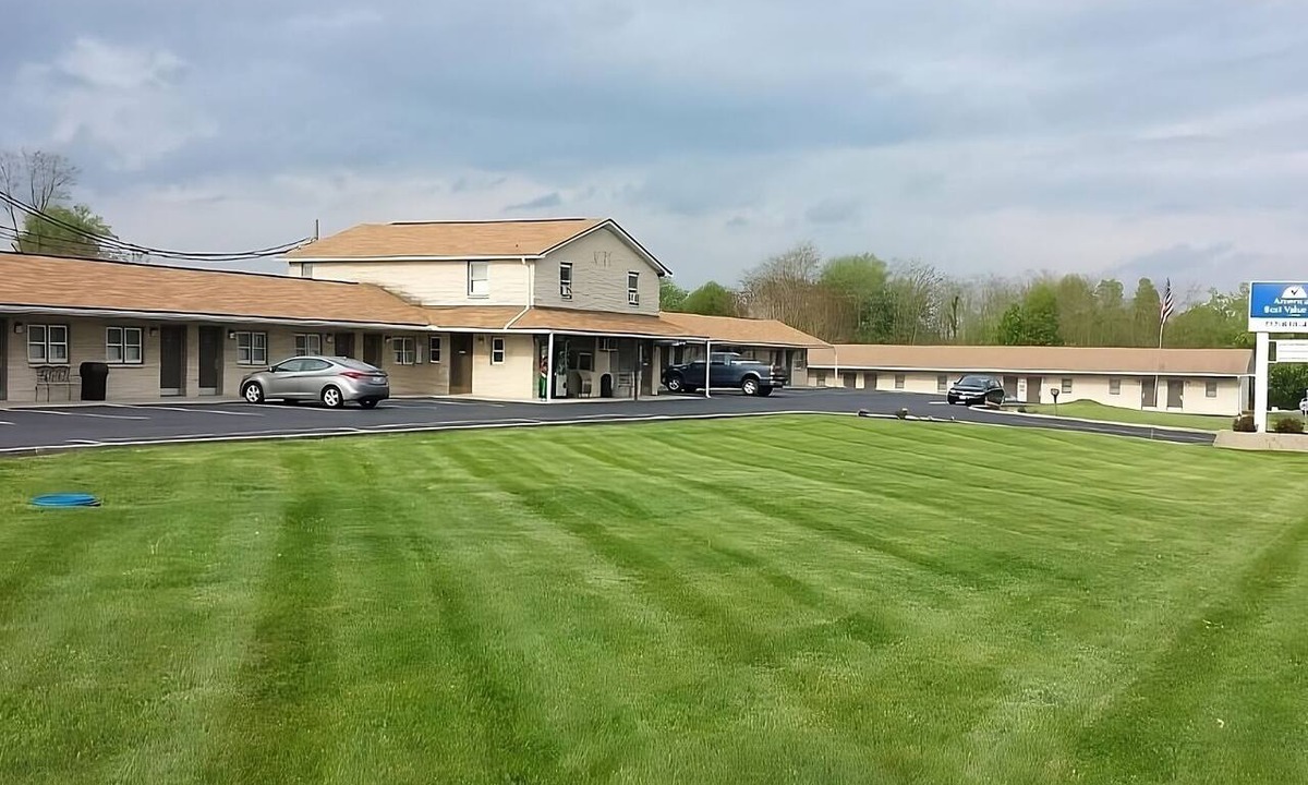 Campbelltown Hotel | Refreshing Vacation Trip! FREE Breakfast, Near Hershey Park and Zoo America!