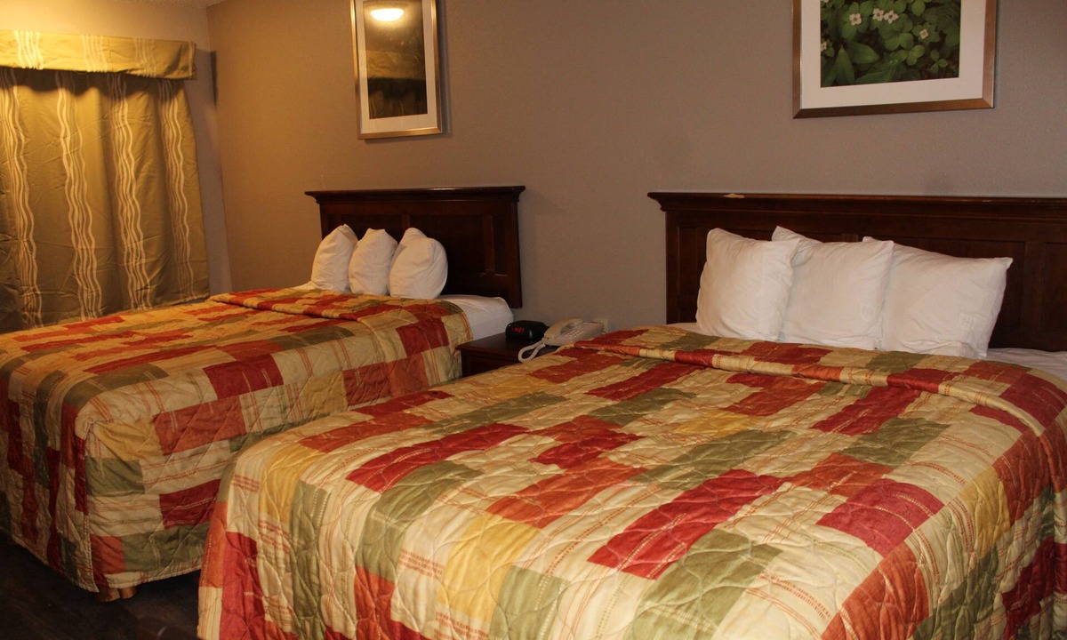 Rolla Hotel | Regency Inn