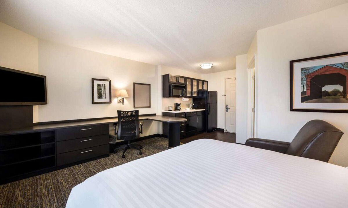 Plano Hotel | Relax and Unwind in Style! Pet-friendly Property, Fully-equipped Kitchen!