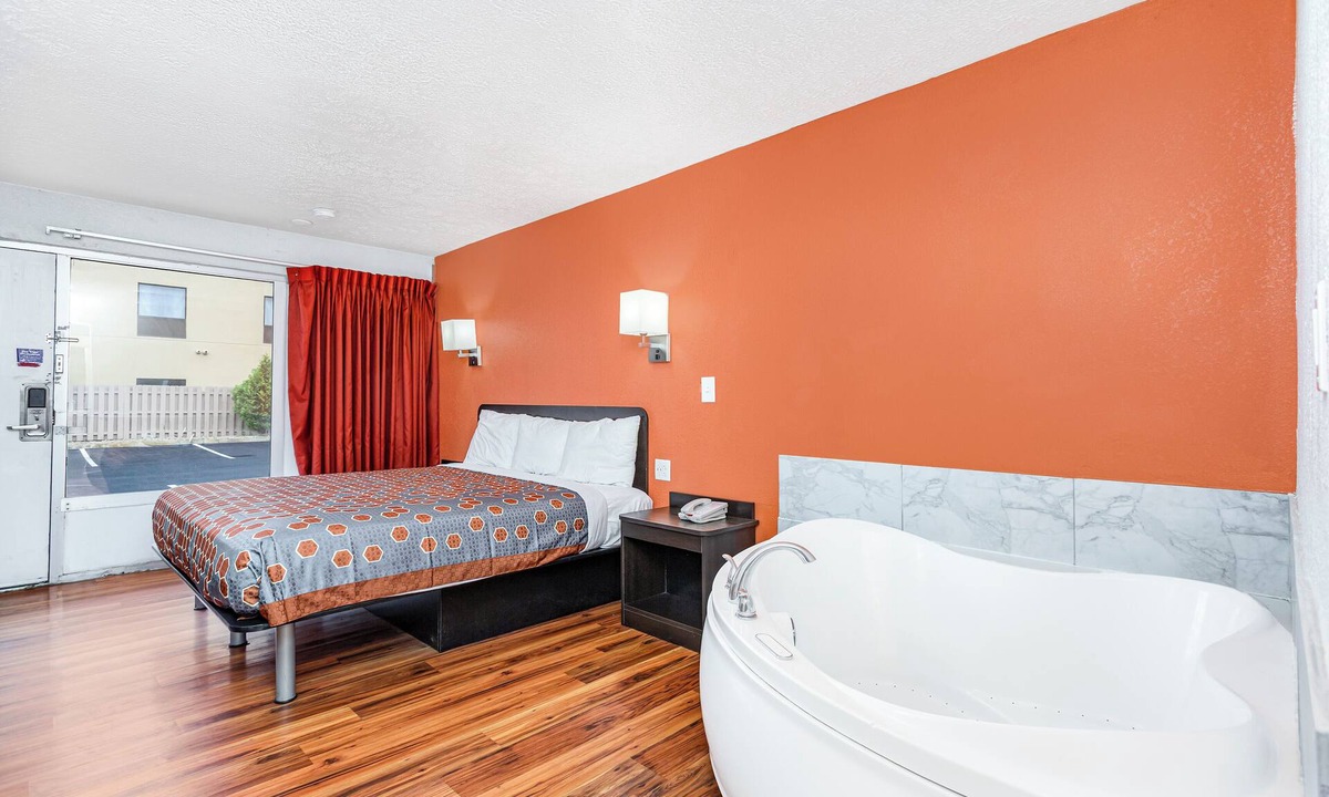 Summit Station Hotel | Relax Inn by OYO Columbus OH I 70