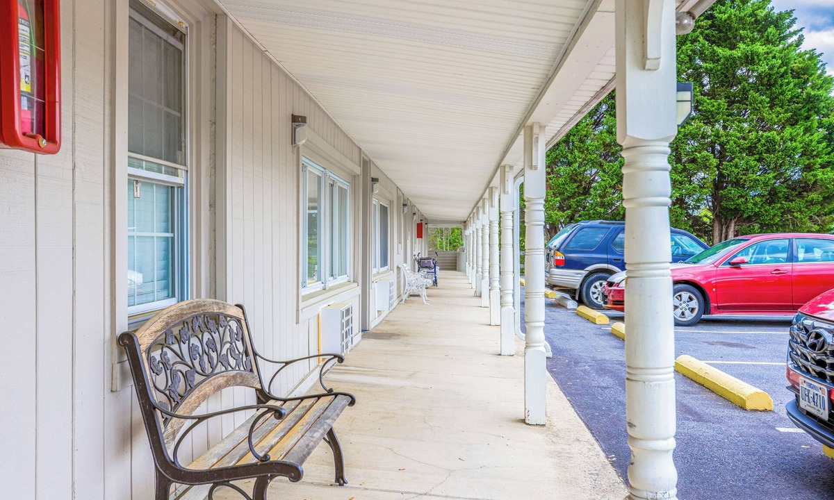 Natural Bridge Hotel | Relax Inn By OYO Natural Bridge I-81