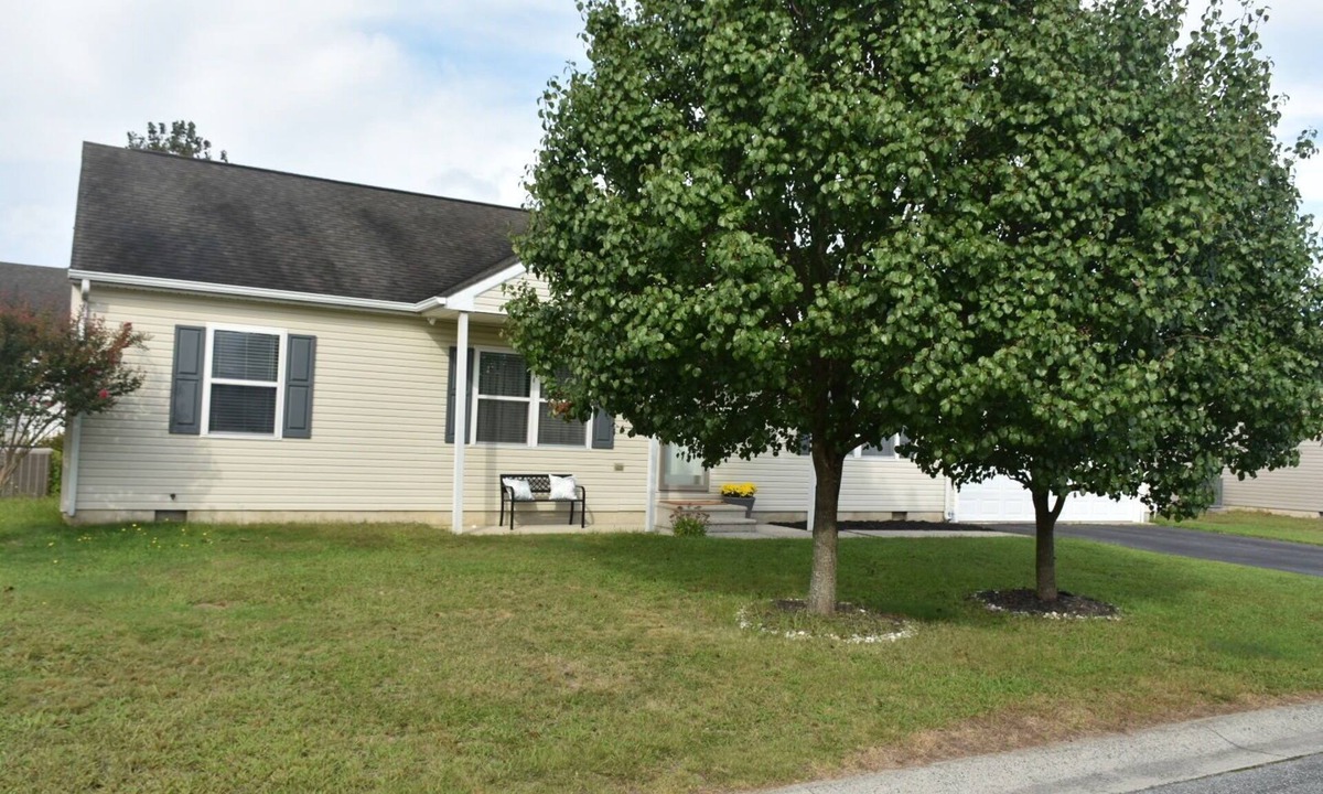 Milton House | Relaxing 3 bedroom rancher minutes to outlets and beaches