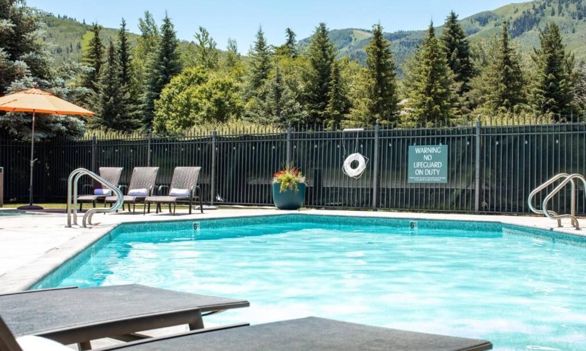 North Park City Hotel | Relaxing Getaway Ideal for Couple w/Complimentary Breakfast Delight