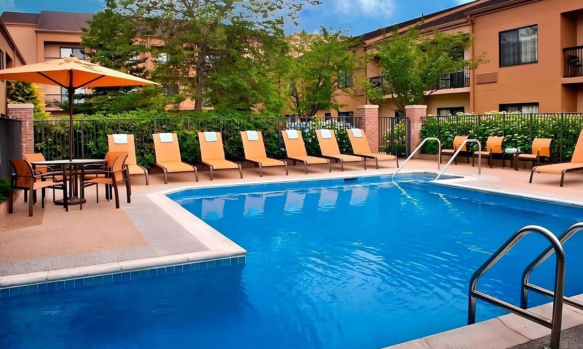 Middletown Hotel | Relaxing Getaway w/Pool, Free Parking & Pet-Friendly Stay