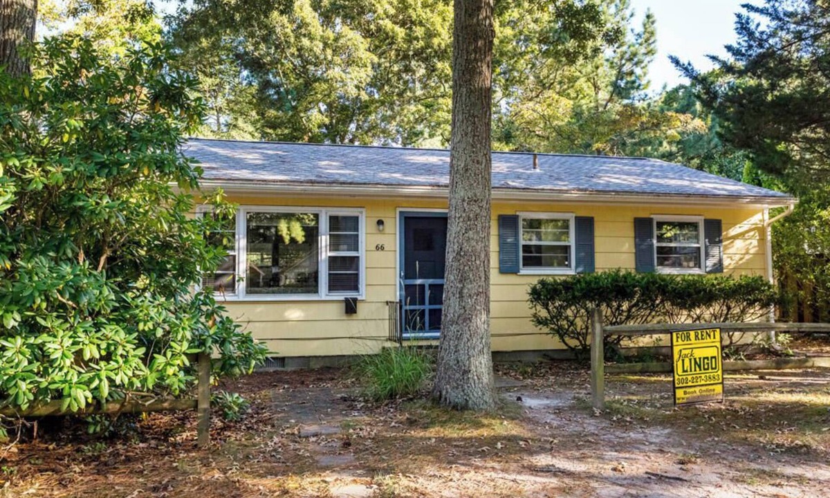 The Pines House | Relaxing Ranch-Style Home 2 Blocks from Beach with Private Porch & Netflix!