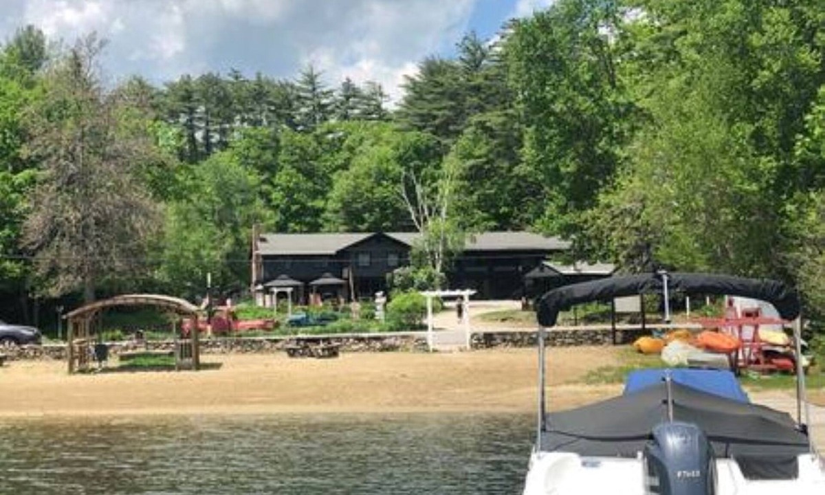 Holderness Hotel | Renovated Lake Suite 5, Kitchen, Private Beach + Dock Access, Not Dog Friendly.