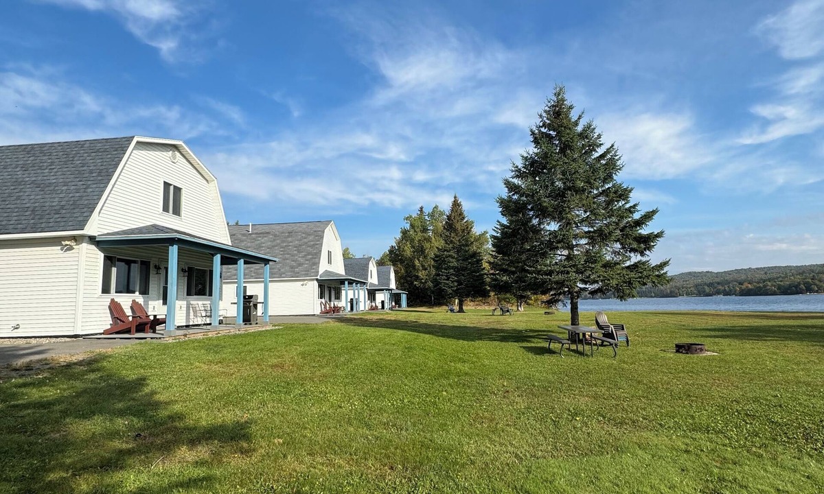 Eagle Lake Cabin | Renovated Lakefront Family-Friendly Retreat: BBQ, Kayaks, Firepit, Trails, Dock