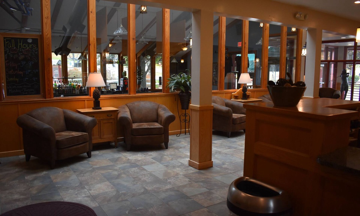 Bartlett Apartment | RENOVATED New Hampshire Condo sleeps 6 * Attitash Resort - Near North Conway