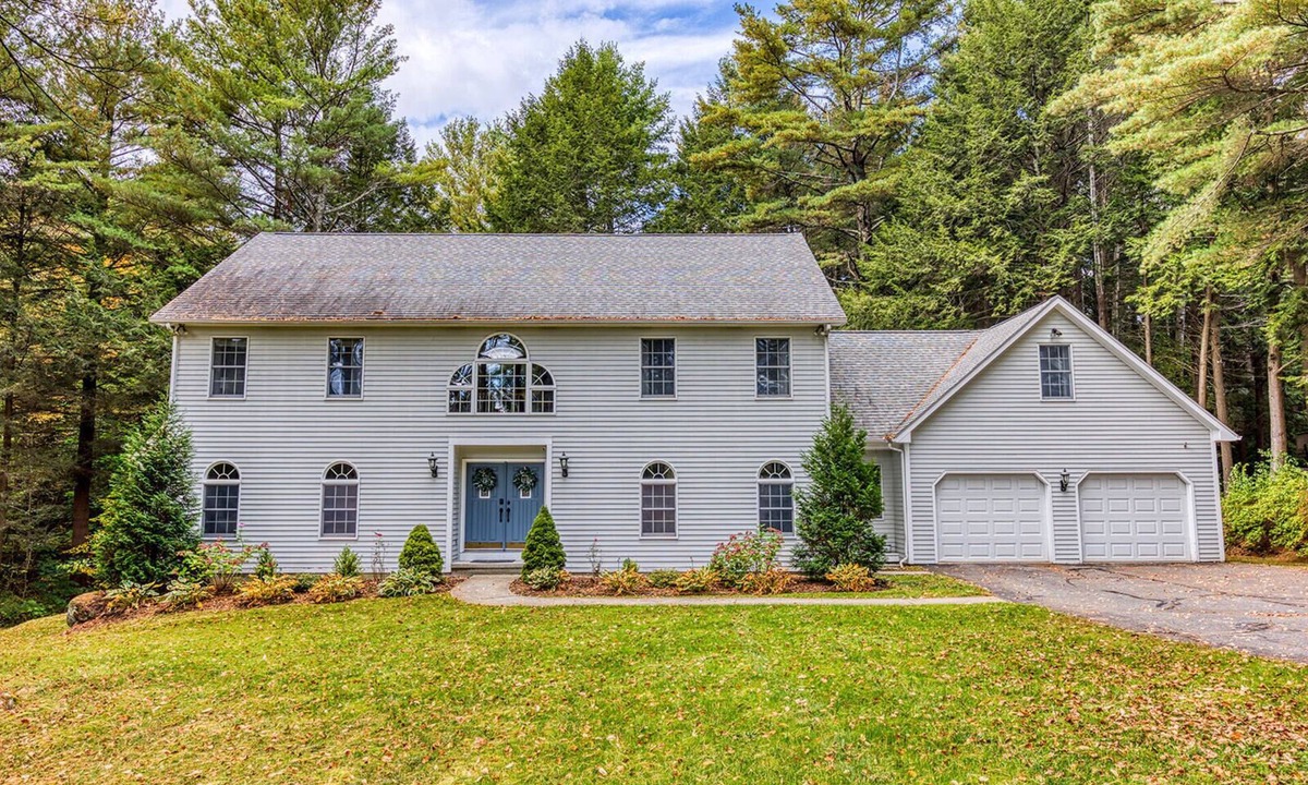 Pittsfield House | Renovated Pittsfield Colonial by Evergreen Home