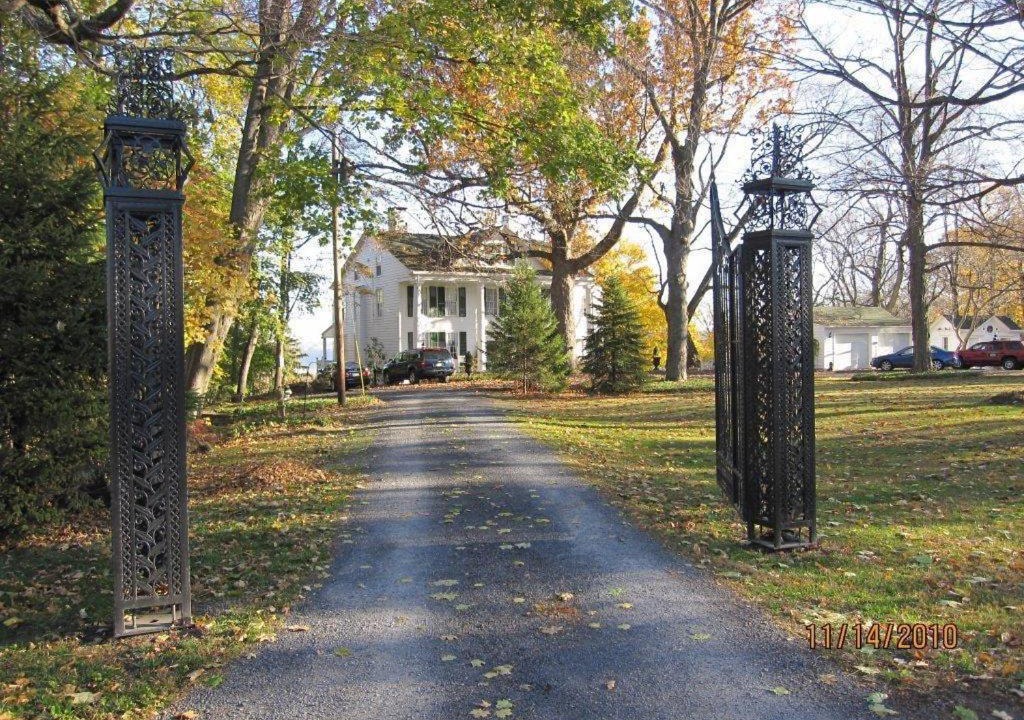 Saugerties South Bed & Breakfast | Renwick Clifton House B&B