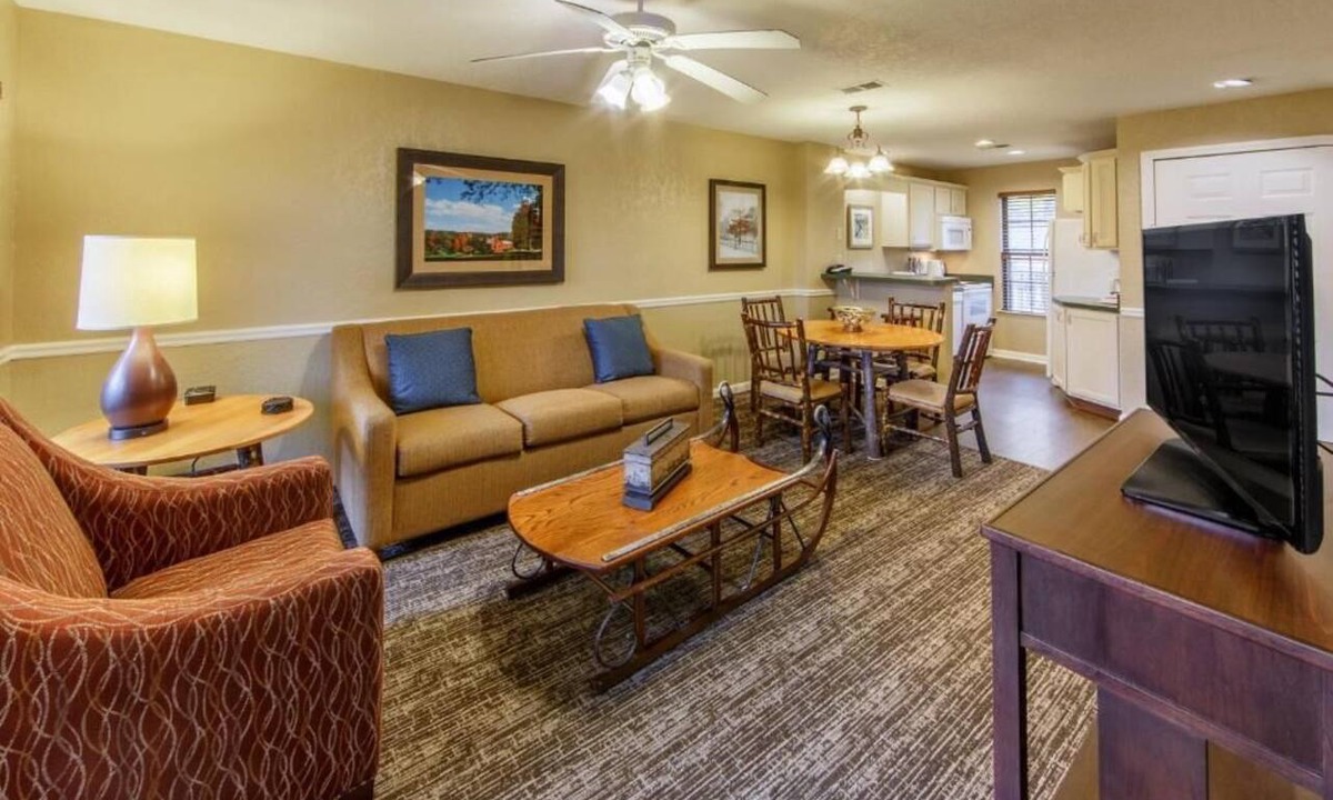South Lee Hotel | Resort Stay with Arcade, Heated Pool, Sports Courts & Family Perks