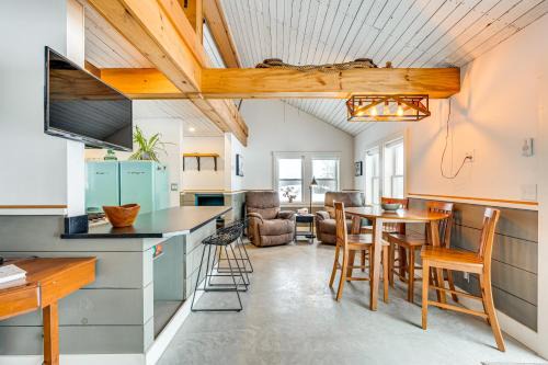 Hardwick House | Ride From Your Door: Cabin w/VAST Trail Access!