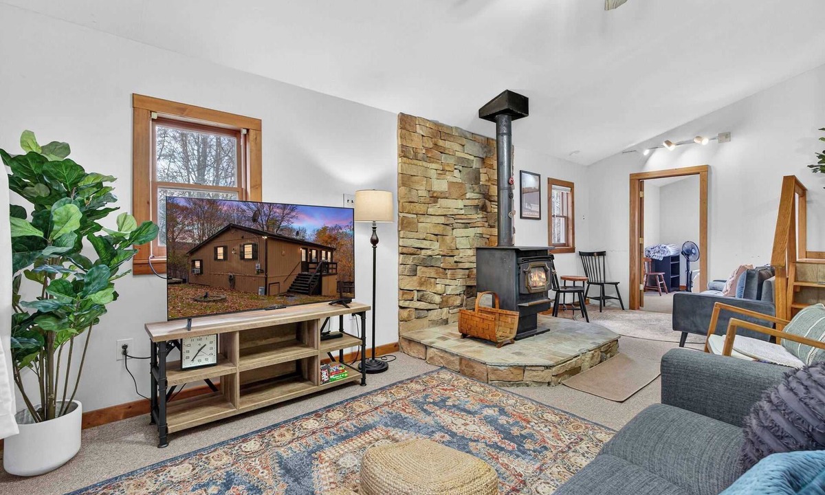 Berkeley Springs Cabin | River Access Cabin with Hot Tub, Fire Pit & WiFi!