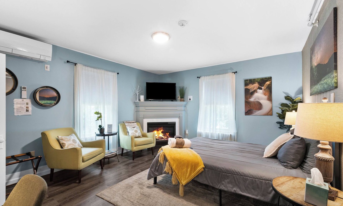 Intervale Condo | Riverfront escape, Gas Fireplace, 5 mins to N. Conway