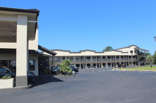 Conway Hotel | Riverfront Inn