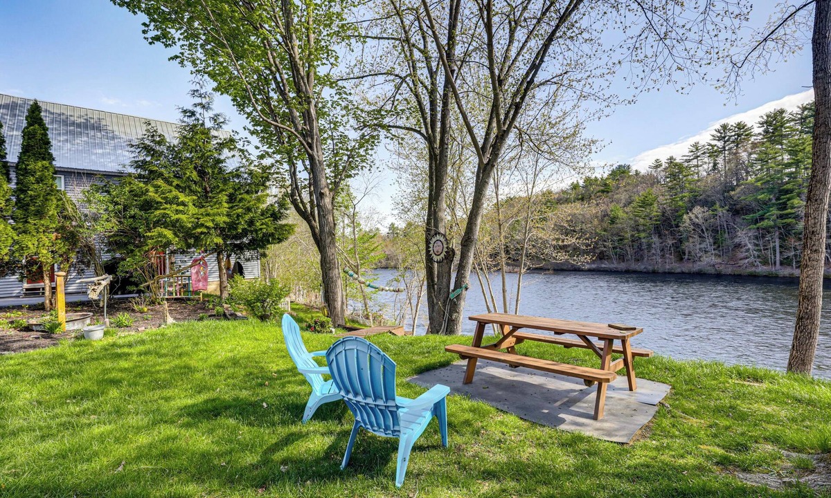 Franklin House | Riverside Franklin Townhome: 2 Private Balconies!