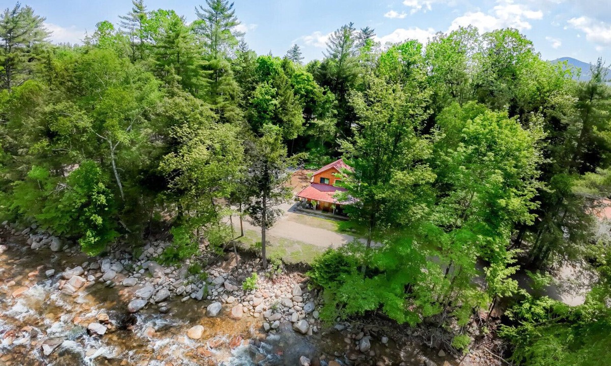 Intervale Cabin | Riverside|Sauna|Hot tub|Pizza Oven|Dog-Friendly
