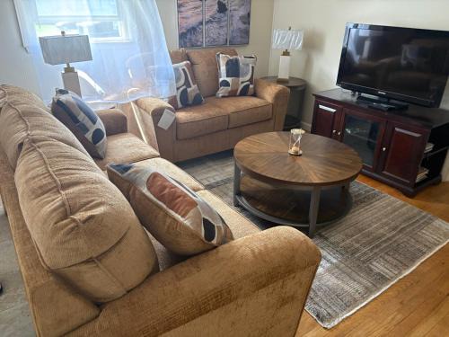 Eastside House | Robert Drive Professional Housing LLC