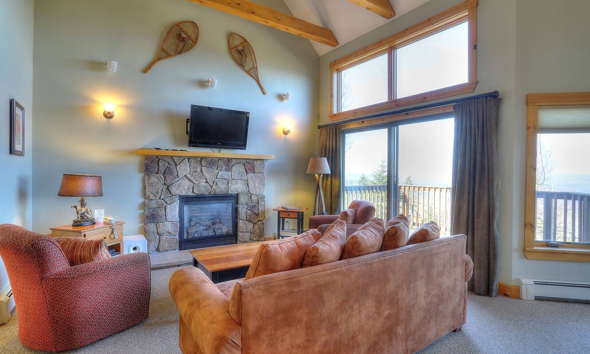 Sandy River Condo | Rock Pond Condo Black Gnat 14 at Saddleback Mountain!
