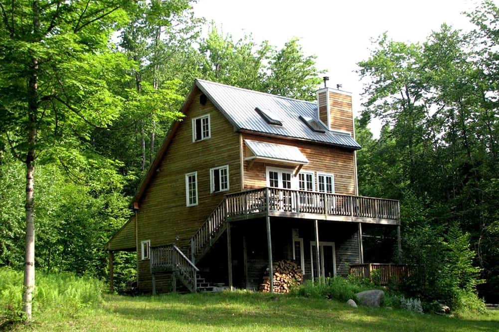 Williamsville Cabin | Romantic Cabin Rental with Great Views in Southern Vermont