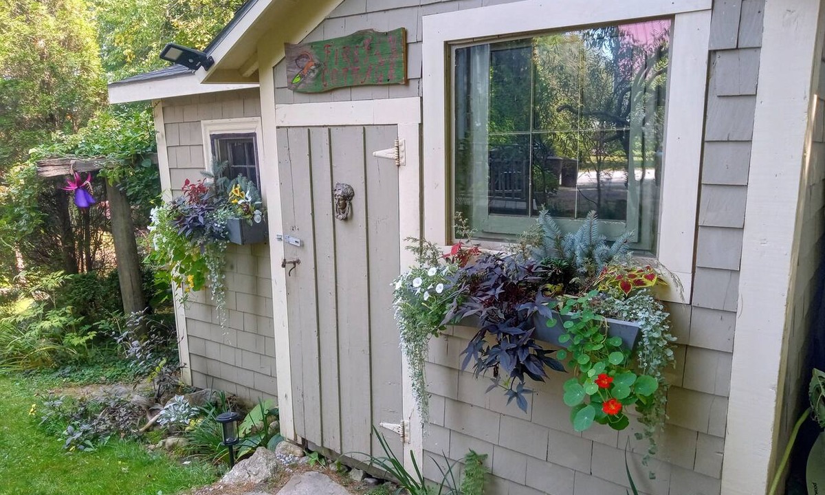Mount Sunapee Cottage | Romantic Cozy Cottage on water - walking distance to Beach and Mountain