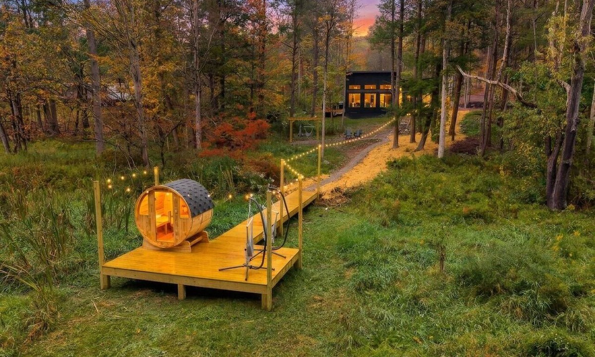 Grantsville Cabin | Romantic Riverside Getaway! Riverview Hot Tub!