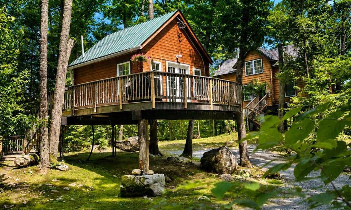 Stoneham House | Romantic Treehouse | Lakes, Trails & Views