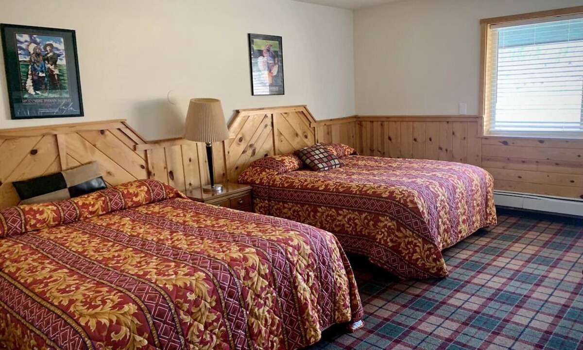 Mammoth Creek Hotel | Room With Scenic Mountain Side Views