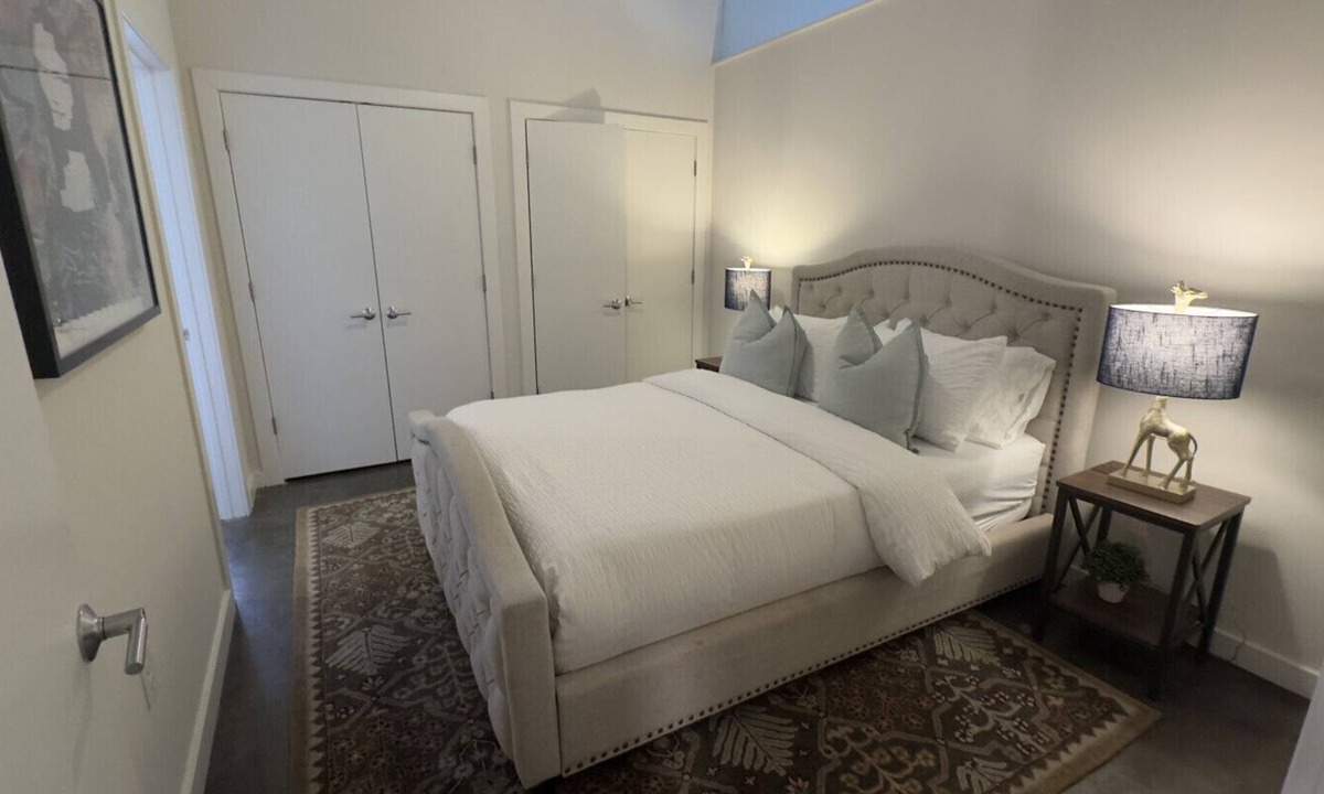 South Richmond Apartment | Root & Bloom - 2bd/2ba