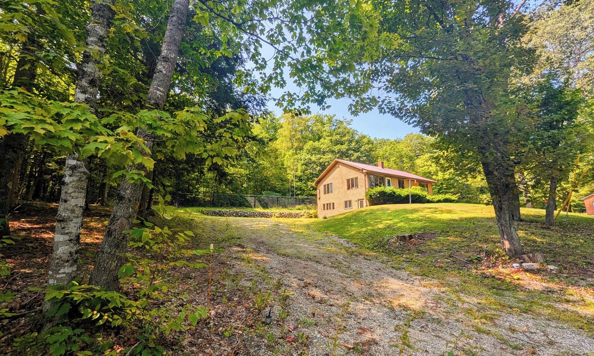 Waterford House | Rustic 3 Bedroom Home in the Western Maine Mountains