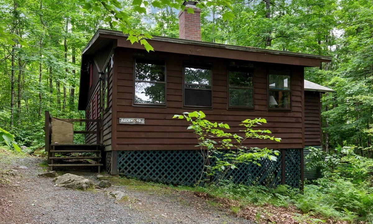 Lyme Cabin | Rustic Cabin in the Woods with Fireplace Ideal for Families near Hanover, New Hampshire