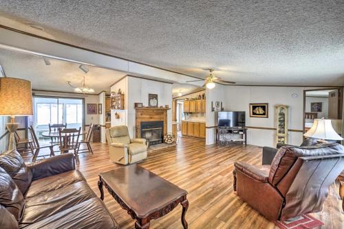 Sugar Grove House | Rustic Family Home + Acreage ~ 20 Mi Hocking Hills
