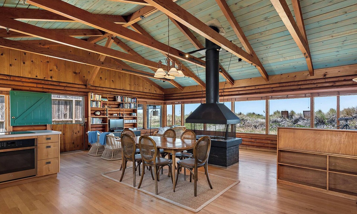 Stinson Beach House | Rustic Oceanfront Retreat in Seadrift