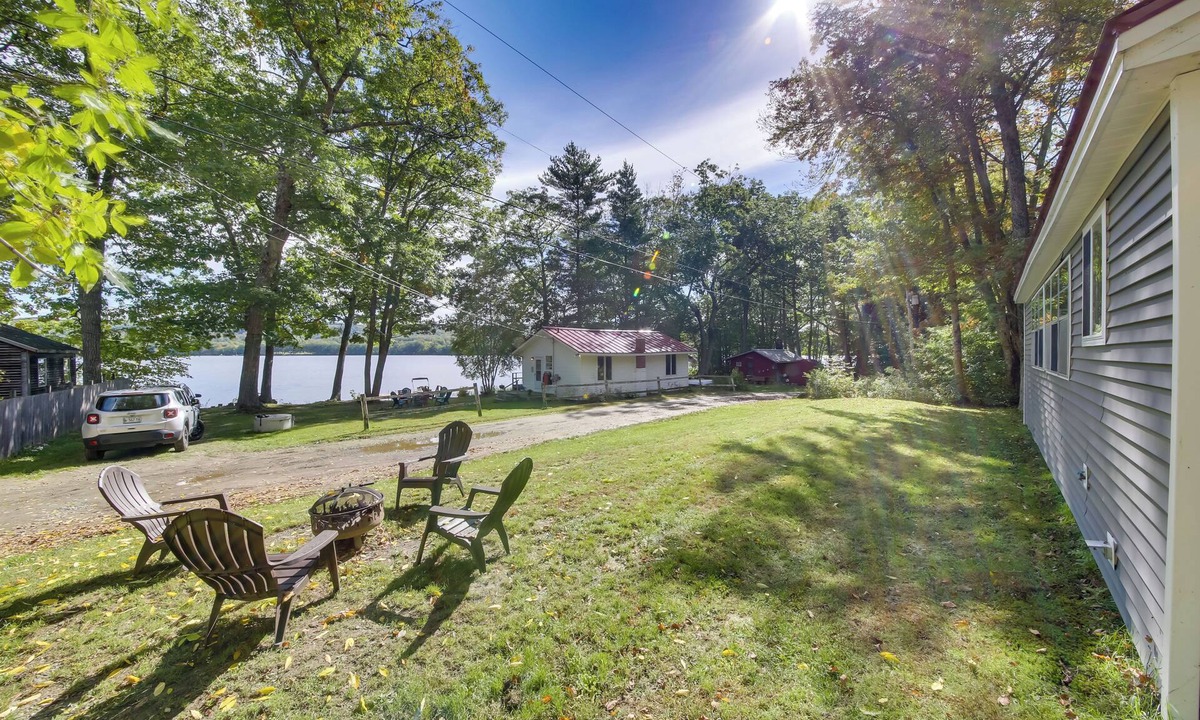 Appleton Cottage | Rustic Retreat Across From Lake; Family Friendly!